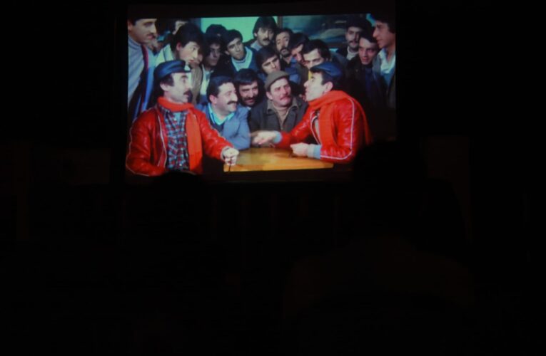 Yenişehir’de açık havada sinema keyfi yaşanıyor