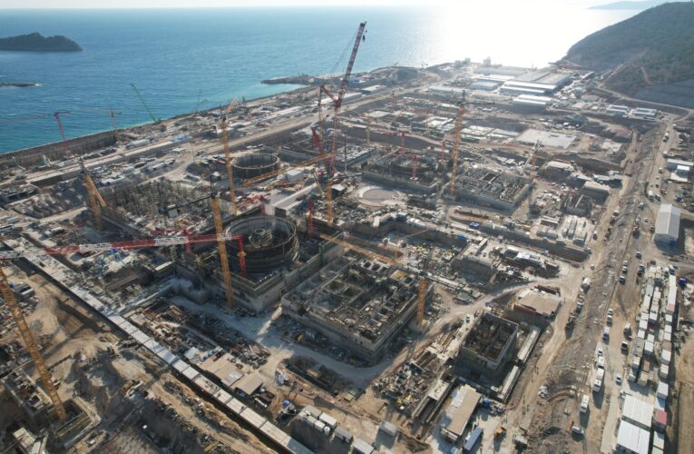 AKKUYU’DA İNŞAAT, EKİPMAN VE MALZEME ÜRETİMİNDE TÜRKLERİN İMZASI VAR