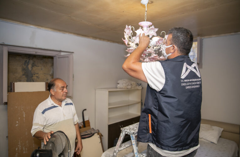 EVDE SAĞLIK VE BAKIM HİZMETLERİNİN YANI SIRA KÜÇÜK TAMİRAT İŞLEMLERİ DE YAPILIYOR