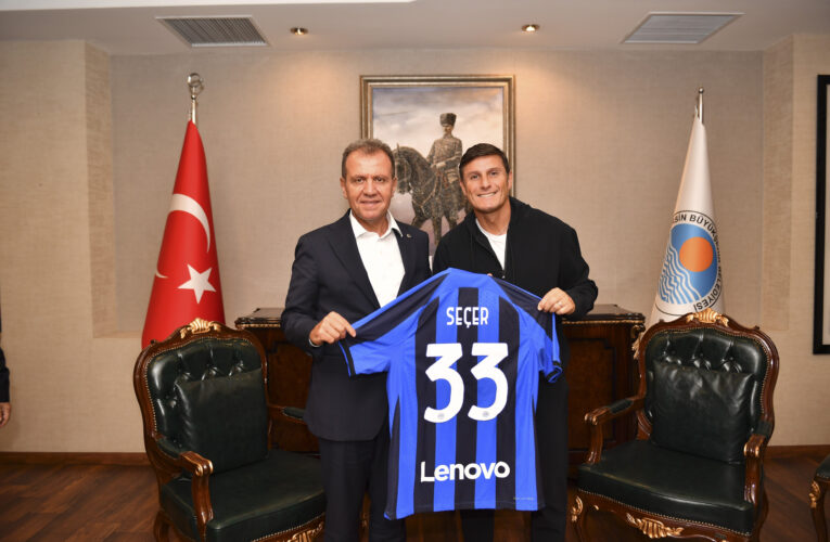 ’33’ NUMARALI FORMAYI İNTER KULÜBÜ BAŞKAN YARDIMCISI ZANETTİ, BAŞKAN SEÇER İÇİN İMZALADI