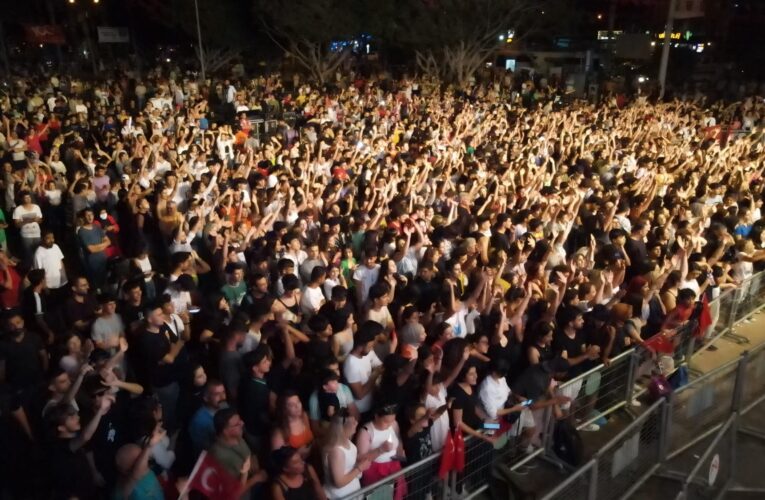 Binlerce kişi zaferin coşkusunu Yenişehir’de yaşadı