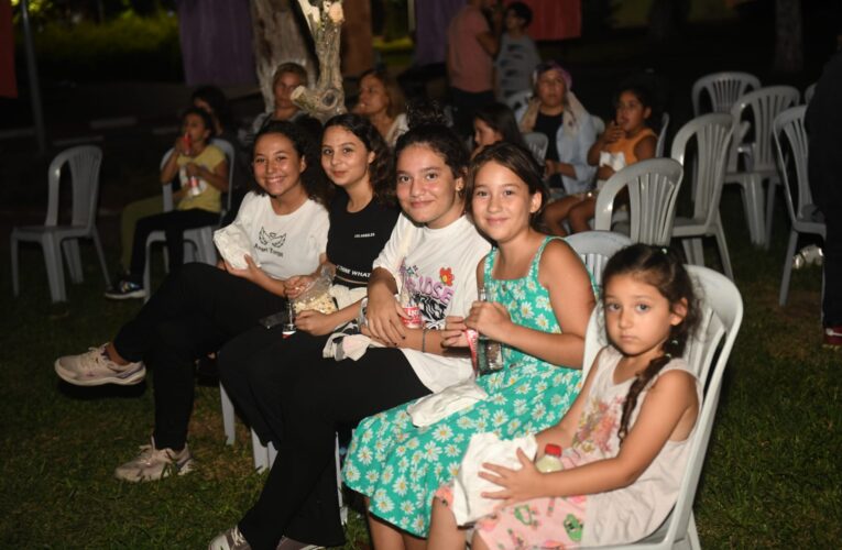 Yenişehirliler nostaljik açık hava sinemasının keyfini çıkardı