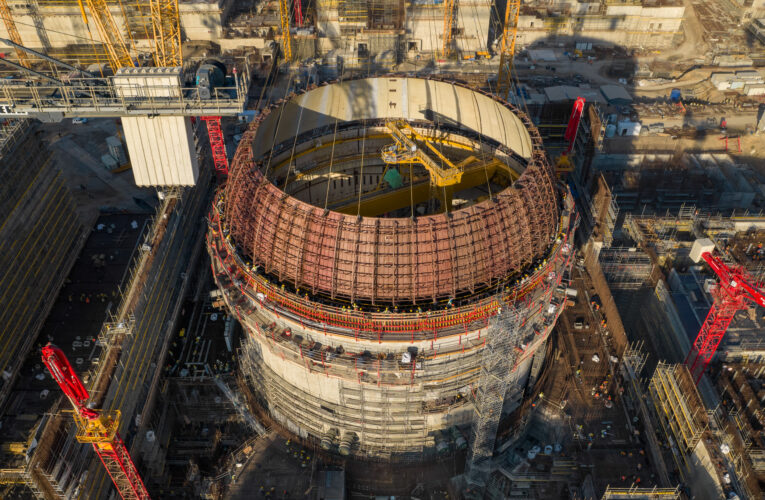 Bir sonraki aşamada reaktör kubbesi kapatılacak
