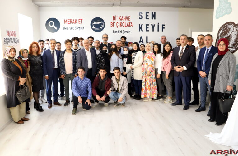 Başkan Gültak; “Eğitimde fırsat eşitliğine önem veriyor, gençlerimizi destekliyoruz”