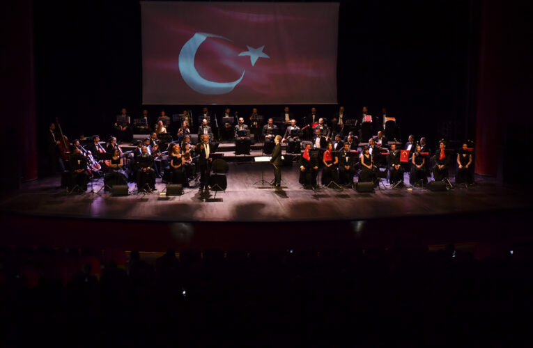 CUMHURİYET COŞKUSU BÜYÜKŞEHİR İLE TÜM KENTİ SARDI