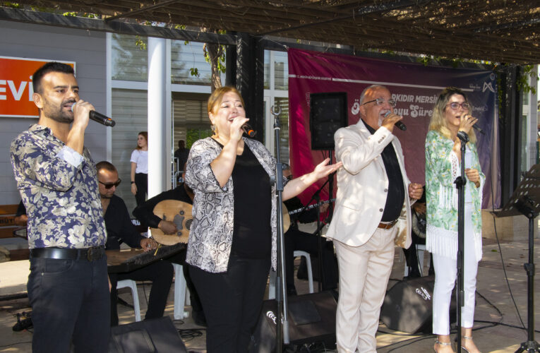 BÜYÜKLERİMİZ BÜYÜKŞEHİR’İN ETKİNLİĞİNDE DOYASIYA EĞLENDİ