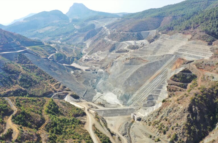 MERSİN DEĞİRMENÇAY BARAJI’NDA TARİHİ GÜN:  “GÖVDE DOLGUSU BAŞLADI”