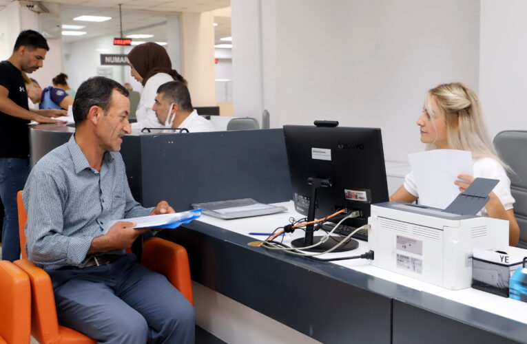 GÜLER YÜZÜ VE YENİLENEN GÜCÜ İLE AKDENİZ BELEDİYESİ BEYAZ MASA İLE VATANDAŞIN YANINDA