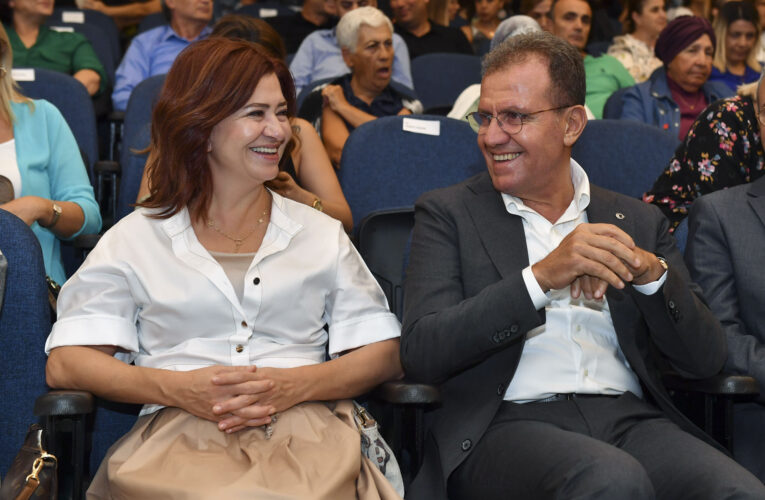 MERSİN ŞEHİR TİYATROSU, “GÖZLERİMİ KAPARIM VAZİFEMİ YAPARIM” PRÖMİYERİ İLE SEZONU AÇTI