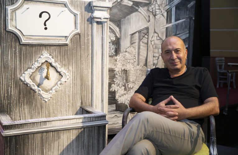 ŞEHİR TİYATROSU, ‘GÖZLERİMİ KAPARIM VAZİFEMİ YAPARIM’ ADLI MÜZİKLİ OYUN İLE SEYİRCİ KARŞISINA ÇIKIYOR