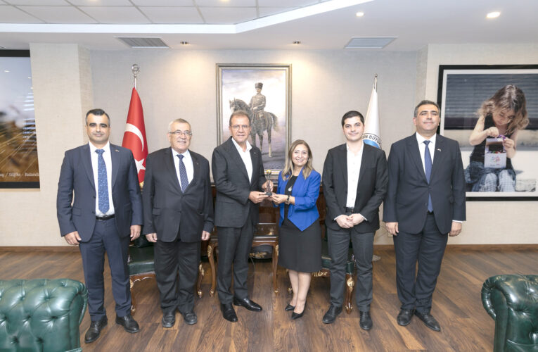 BAŞKAN SEÇER, KÜRESEL ÇAPTA ÖDÜLE LAYIK GÖRÜLEN PROJE ÖDÜLÜNÜ TESLİM ALDI