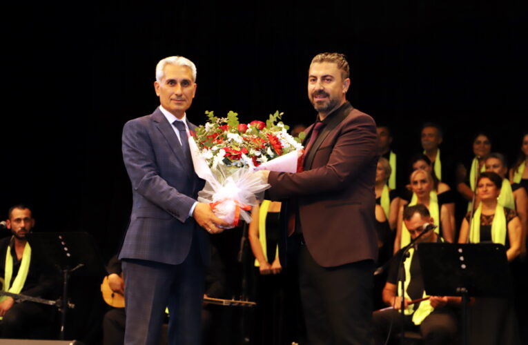 BOZKIRIN TEZENESİ NEŞET ERTAŞ SEVİLEN TÜRKÜLERİYLE ANILDI