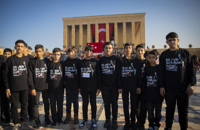 BÜYÜKŞEHİR KURS MERKEZİ ÖĞRENCİLERİ İLK KEZ ANITKABİR’E GİTTİLER