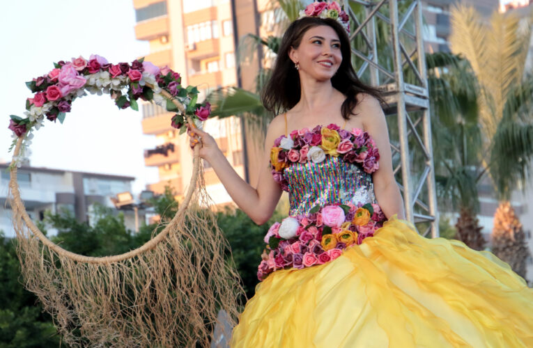 NARENCİYELİ KOSTÜMLER DEFİLESİ NEFES KESTİ