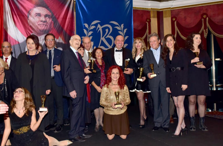 YÖRETMEN MURAT ATAK BÜYÜK ÖDÜLLE DÖNDÜ