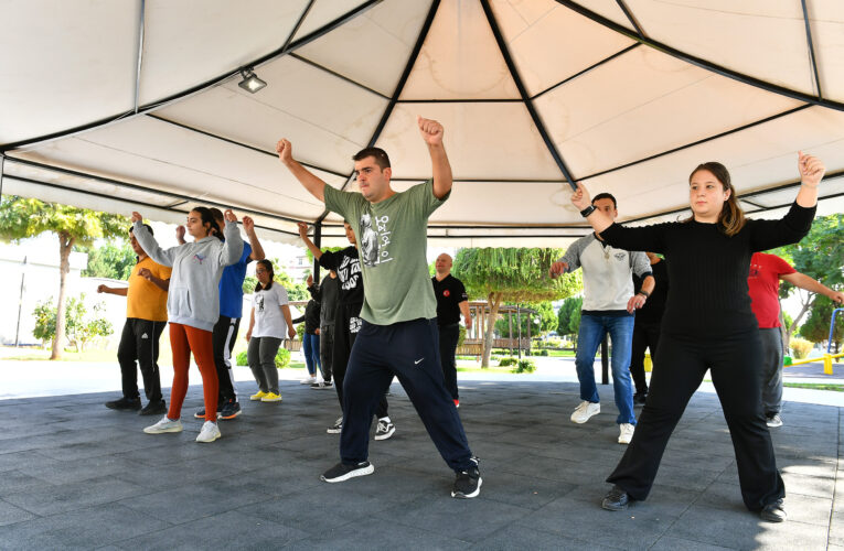 ENGELSİZ YAŞAM PARKI’NDAKİ HALK DANSLARI KURSU BÜYÜK İLGİ GÖRÜYOR