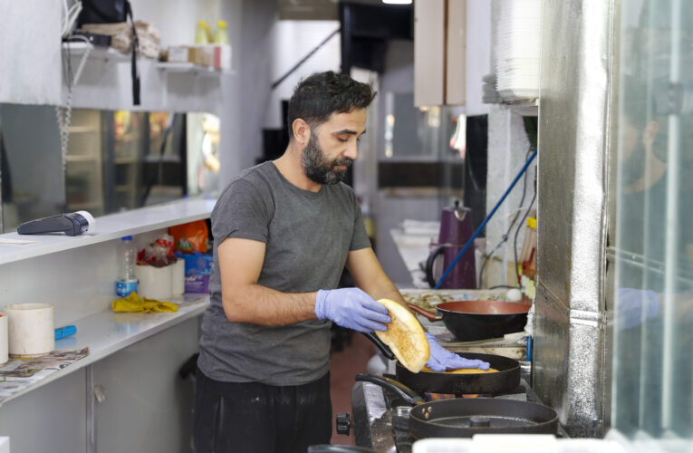 BÜYÜKŞEHİR’İN ETKİNLİKLERİYLE SOSYAL HAYAT CANLANIYOR, ESNAF KAZANIYOR