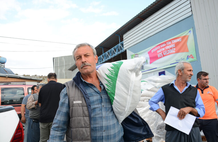 BÜYÜKŞEHİR BELEDİYESİ, ZOR DÖNEMDEN GEÇEN HAYVANCILIĞA DESTEĞİNİ SÜRDÜRÜYOR