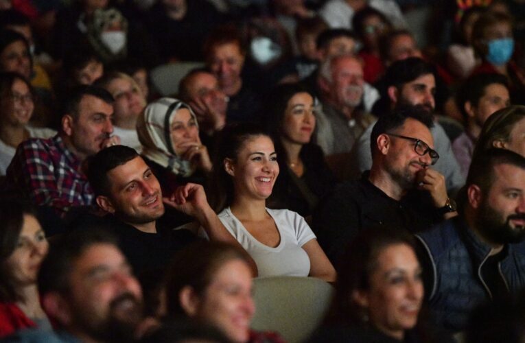 Yenişehir Belediyesi tiyatro festivalinde binlerce sanatseveri ağırladı