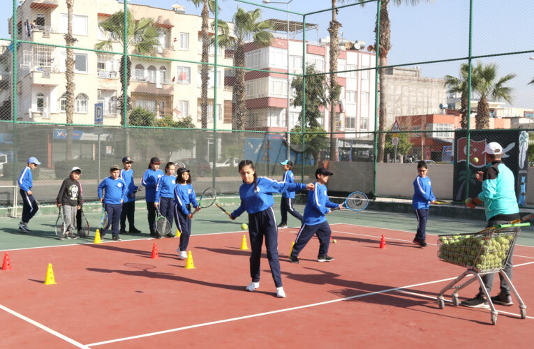 AKDENİZ BELEDİYESİ KIŞ SPOR OKULU’NDA ANTRENMANLAR BAŞLADI