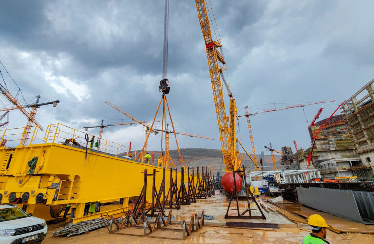 AKKUYU NGS’NİN 1’İNCİ ÜNİTESİNE AİT TÜRBİN BİNASINDA İLK KÖPRÜLÜ VİNCİN MONTAJINA BAŞLANDI
