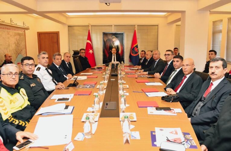 VALİ ALİ HAMZA PEHLİVAN, “GÜVENLİ TRAFİK, GÜVENLİ TARIM” SEMPOZYUMUNUN AÇILIŞ PROGRAMINA KATILDI