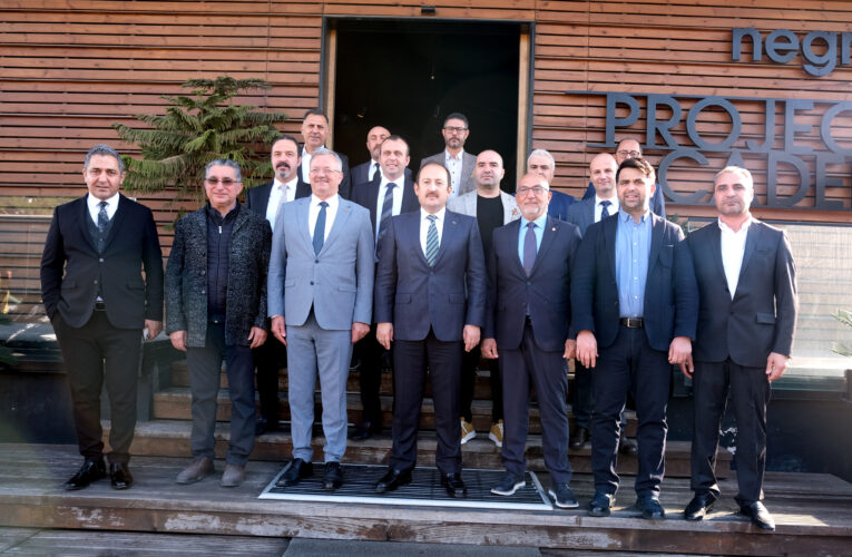 Vali Pehlivan’dan Özaltın Mobilya’ya ziyaret