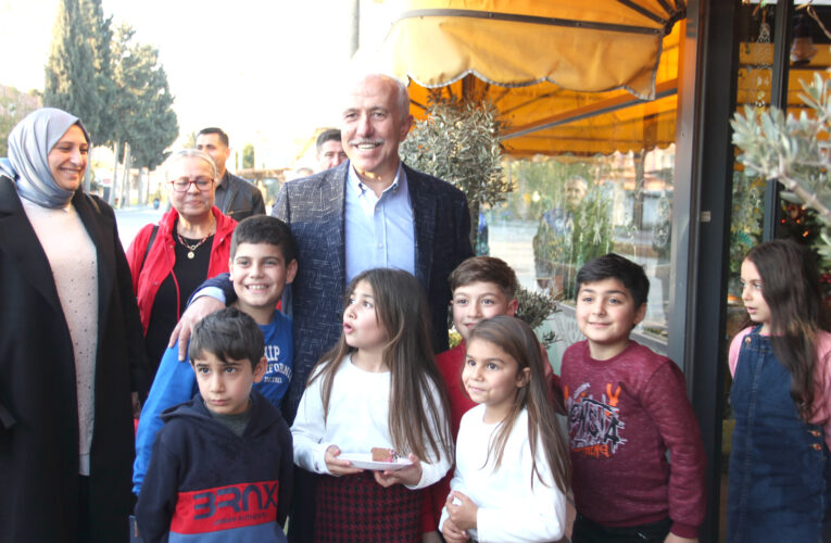 Evi yanan aileye ziyaret