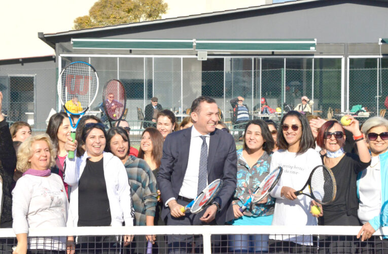 Çay saatinde tenis öğrenmeye ne dersiniz?