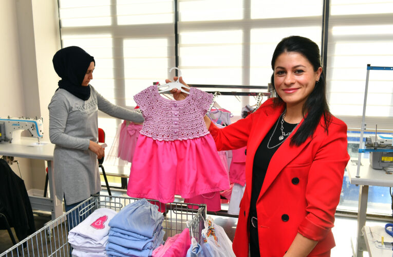 EL EMEĞİ GÖZ NURU ÜRÜNLER KIYAFET EVİ’NDEN ÇOCUKLARA ULAŞIYOR