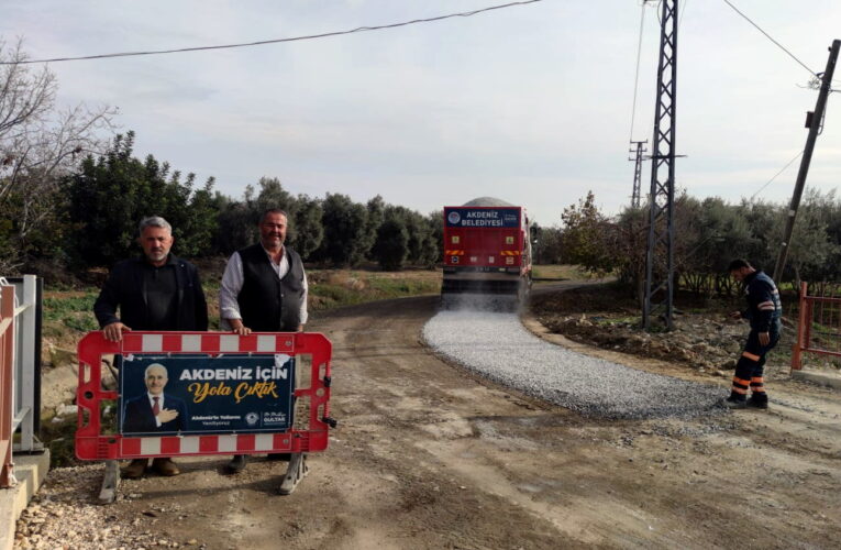 AKDENİZ’DE ASFALT SERİMİ VE KALDIRIM YENİLEME ÇALIŞMALARI SÜRÜYOR