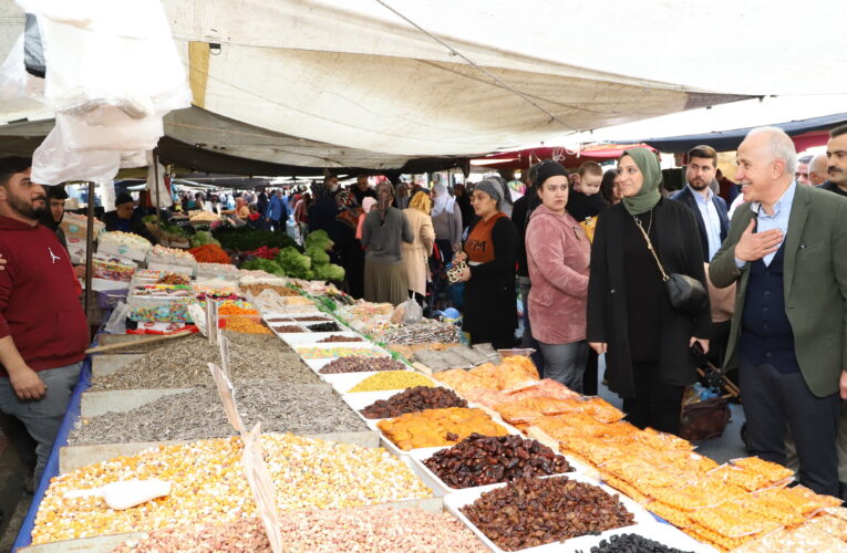 Akdeniz Belediye Başkanı Gültak, Güneş Mahallesi Pazar Sokağı’nı Ziyaret Etti