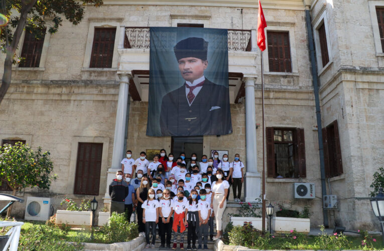 MİNİKBÜS PROJESİYLE MERSİN’DEKİ ÖĞRENCİLER KENT TURU YAPIYOR