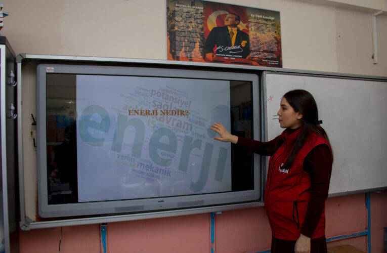ÖĞRENCİLERE ENERJİ TASARRUFUNUN ÖNEMİ ANLATILDI