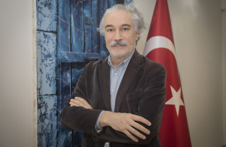 SANAT YÖNETMENİ SAVAŞ: “SANATLA İYİLEŞECEĞİMİZİ DÜŞÜNÜYORUM”