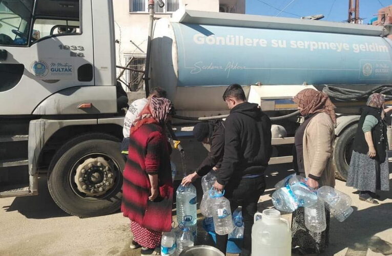 Akdeniz Belediyesi, DEPREMZEDELERİN TEMİZ SU İHTİYACINI KARŞILAMAYA DEVAM EDİYOR