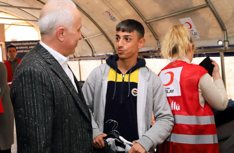 AKDENİZ BELEDİYESİ GİYSİ MARKET AÇILDI