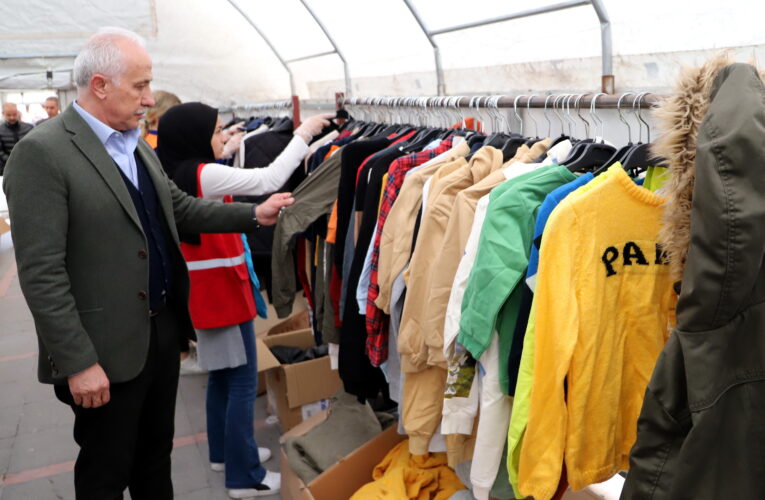 AKDENİZ BELEDİYESİ ‘GİYSİ MARKET’ KURDU