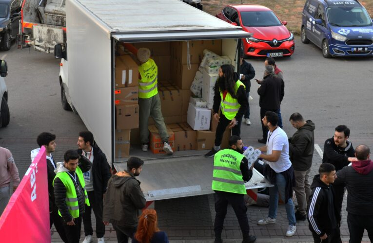 qAlmanya’dan yola çıkan 5 araçlık yardım malzemesi Yenişehir’e ulaştı