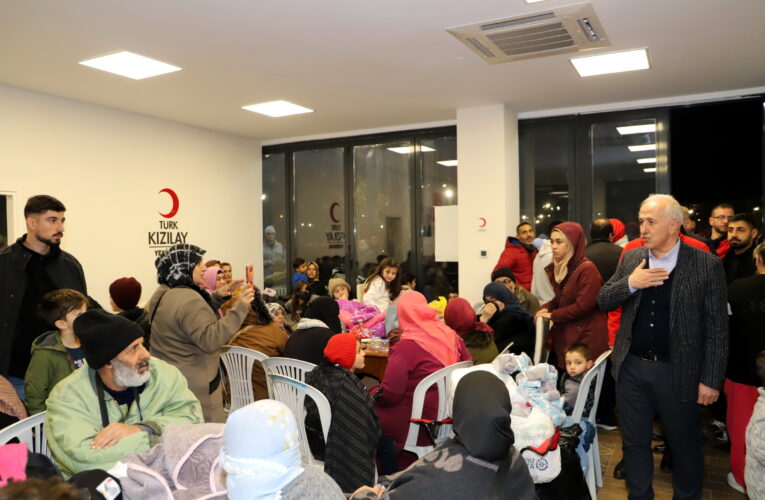 AKDENİZ BELEDİYESİ YARDIM KAMPANYASI BAŞLATTI, TÜM KAPILARINI DA VATANDAŞLARA AÇTI