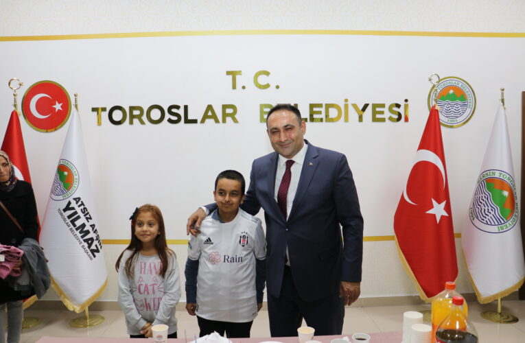 BAŞKAN YILMAZ’DAN, KANSER HASTASI BERKAY’A SÜRPRİZ DOĞUM GÜNÜ KUTLAMASI