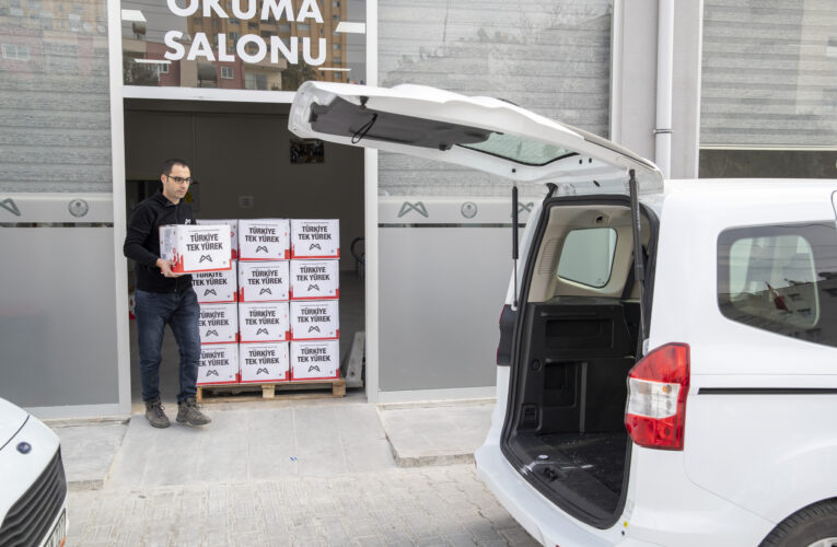 BÜYÜKŞEHİR’İN KENTTEKİ DEPREMZEDELER İÇİN VERDİĞİ GIDA KOLİSİ DESTEĞİ 2 BİN AİLEYE ULAŞTI