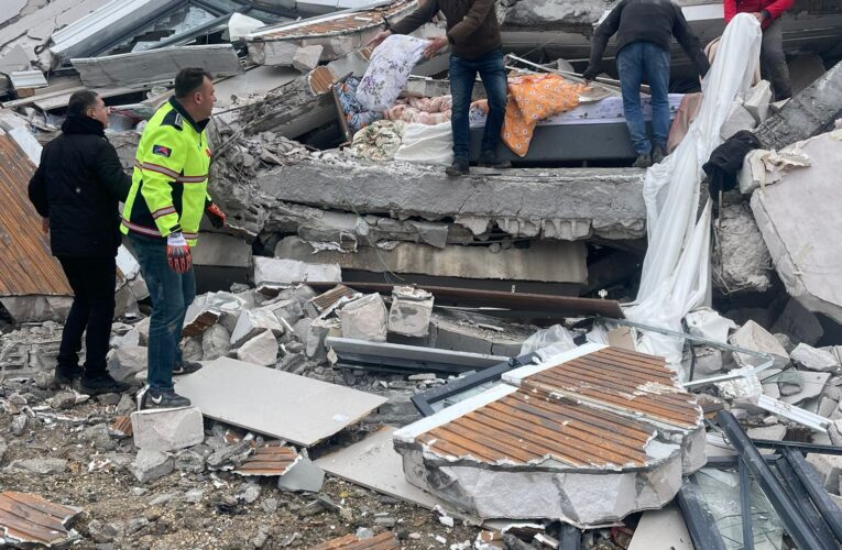 BÜYÜKŞEHİR, DEPREMDEN ETKİLENEN İLLERE YARDIMA KOŞTU