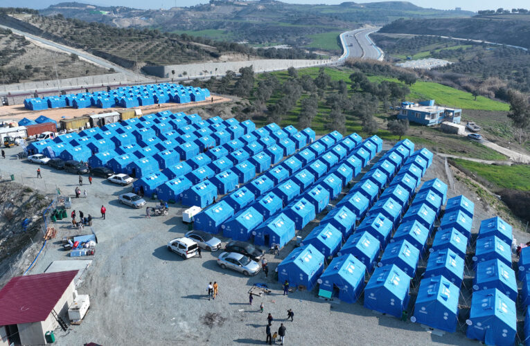 HATAY’DA KURULAN ÇADIRKENTTE 1500 KİŞİ, 1500 HAYAT VAR