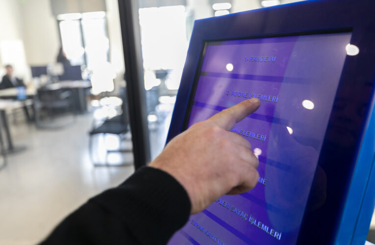 YENİ HİZMET BİNASI ÇARŞI ESNAFINI DA VATANDAŞLARI DA MUTLU ETTİ