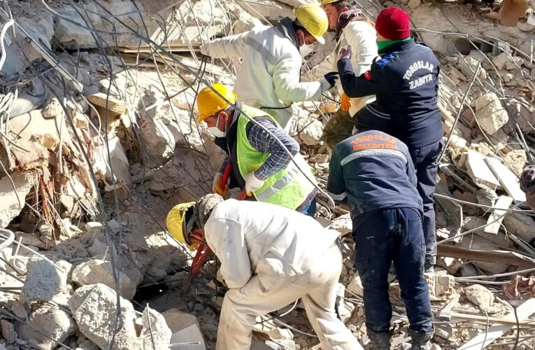 “TOROSLAR BELEDİYESİ EKİPLERİ, AFET BÖLGESİNDE DESTEK GÜÇ OLUYOR”