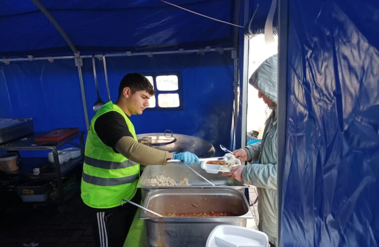 Yenişehir Belediyesi Adıyaman’da her gün 4 bin kişiye yemek ikram ediyor