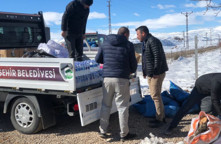Yenişehir Belediyesi ekipleri Malatya’nın köylerinde depremzedelerin yanında