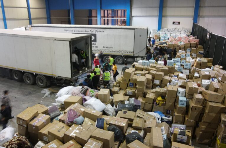 Yenişehir Belediyesi Mersin’de 11 bin depremzedeye ulaştı