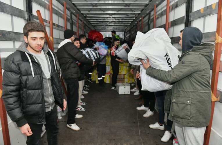 Yenişehir Belediyesi ilk etapta 4 tır ve 2 kamyon aracı bölgeye gönderdi